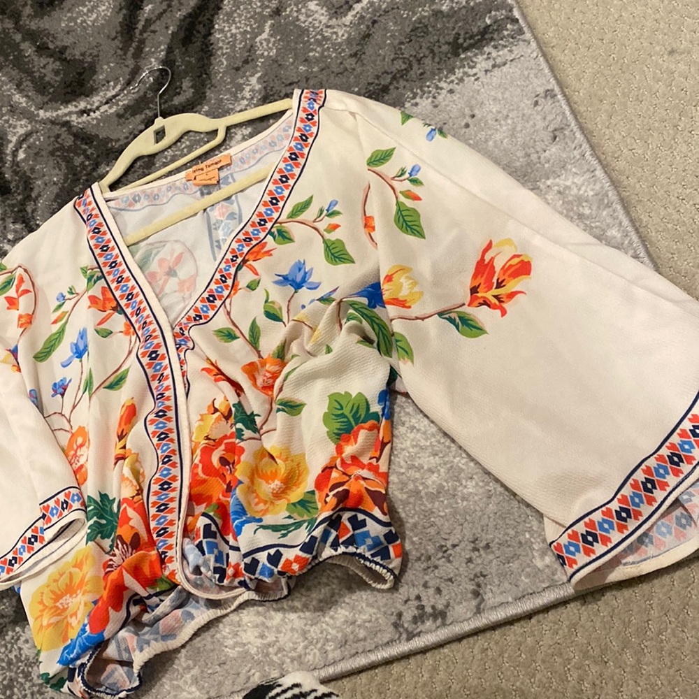 Gorgeous spring blouse sz L